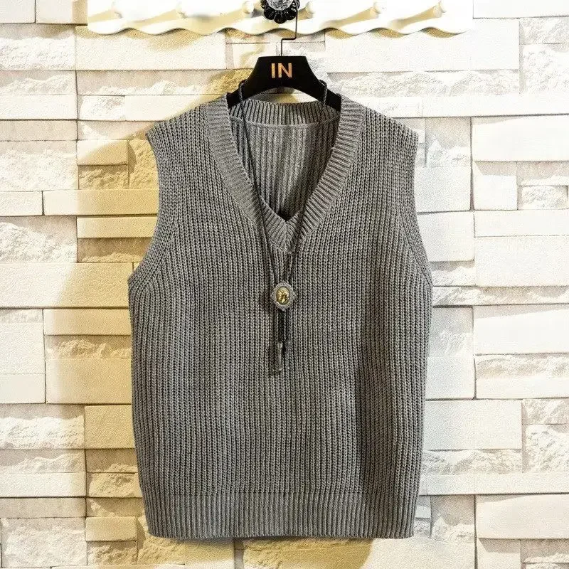 Sewing Vest - เสื้อกั๊กผู้ชาย คอวี ผ้าถักเรียบ สีพื้น ไม่มีแขน สไตล์คลาสสิก