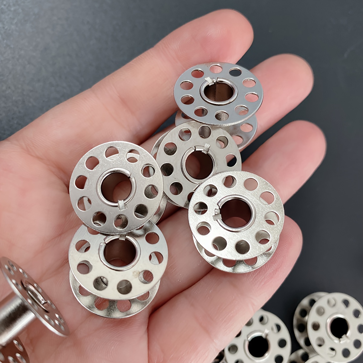 แกนม้วนด้ายเปล่าสำหรับจักรเย็บ - Thread Bobbins Empty บทวิจารณ์และราคา
